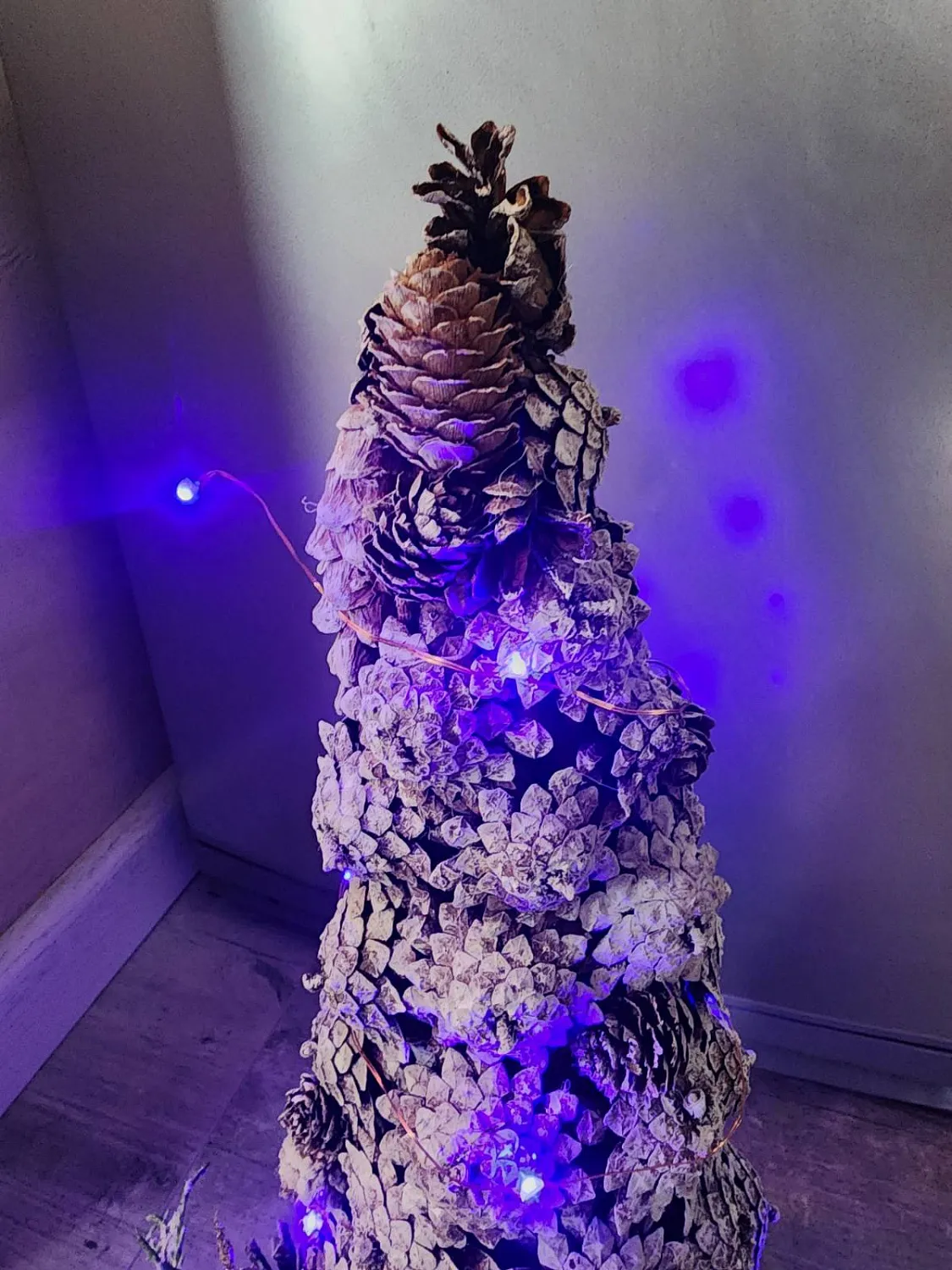 Елочка из шишек