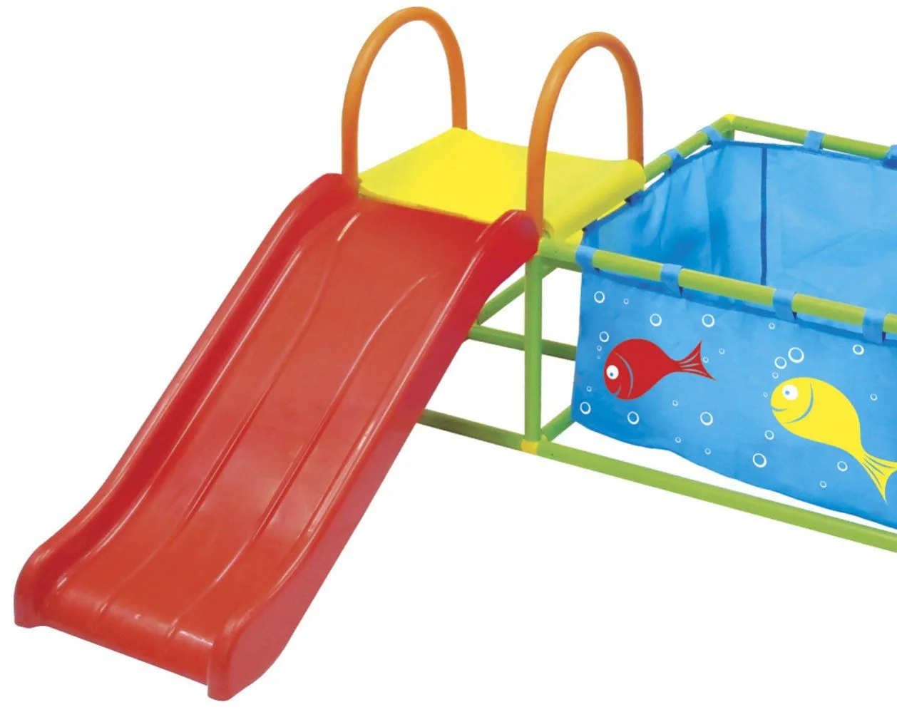 Горка и бассейн с яркими шариками