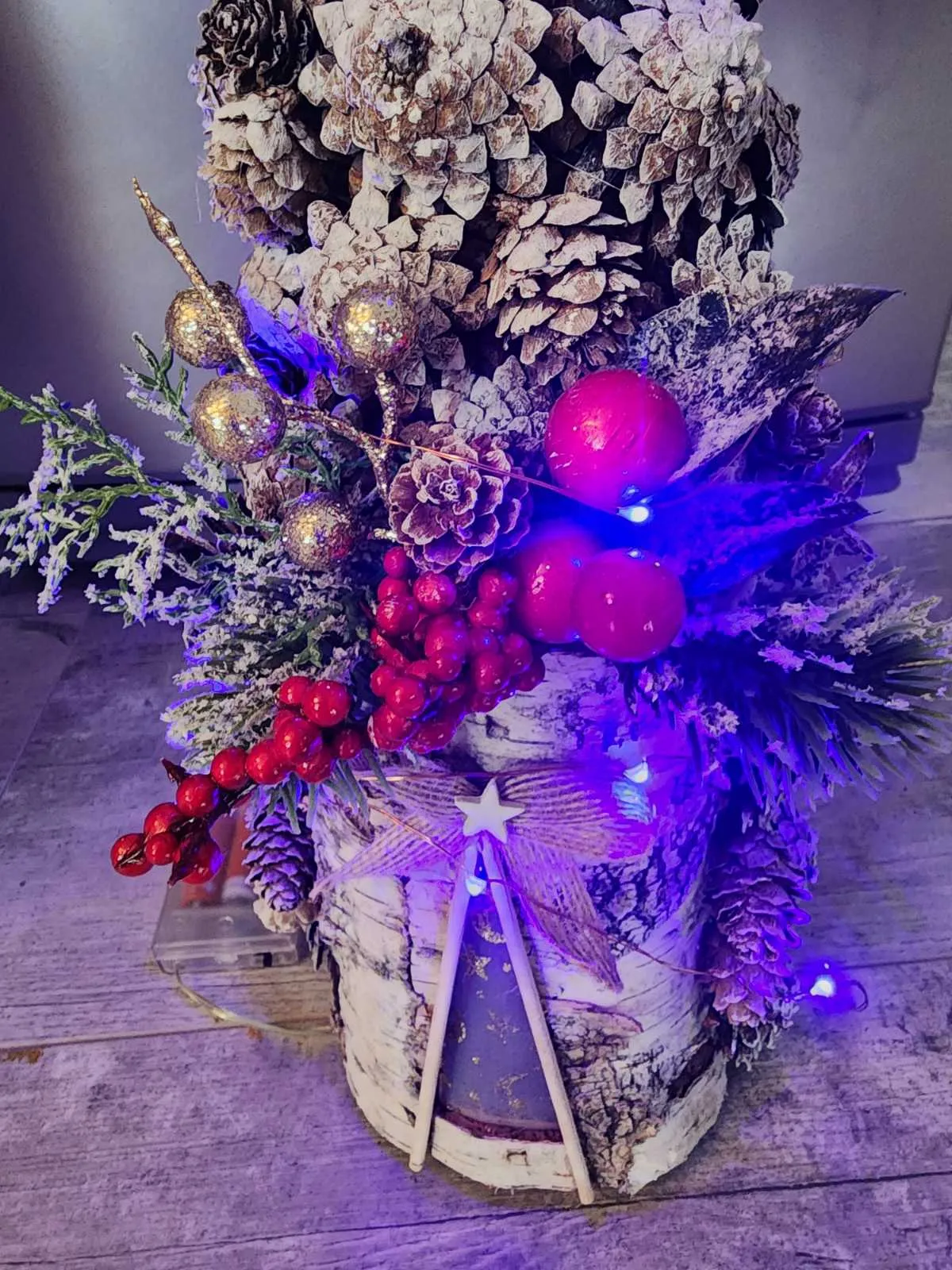 Елочка из шишек