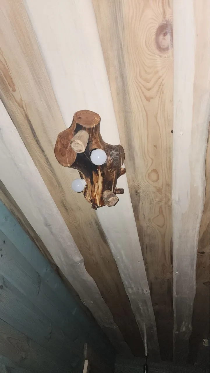 Люстра деревянная